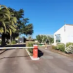 Dans Parc Residentiel Prive Avec Wifi, Piscine
