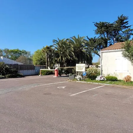 Dans Parc Résidentiel Privé Avec Wifi, Piscine Chalet