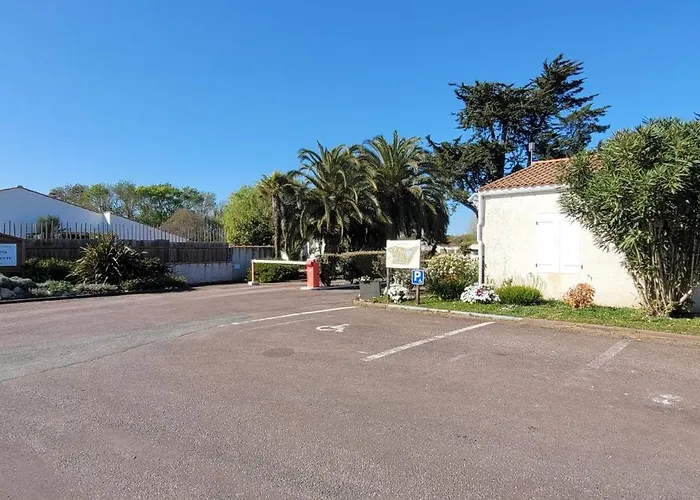 Dans Parc Résidentiel Privé Avec Wifi, Piscine Chalet