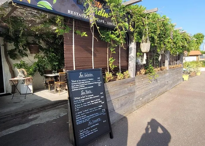 Dans Parc Résidentiel Privé Avec Wifi, Piscine Chalet