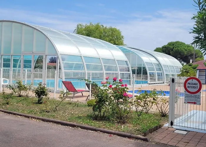 Chalet Dans Parc Résidentiel Privé Avec Wifi, Piscine