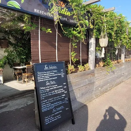 Dans Parc Residentiel Prive Avec Wifi, Piscine Chalet