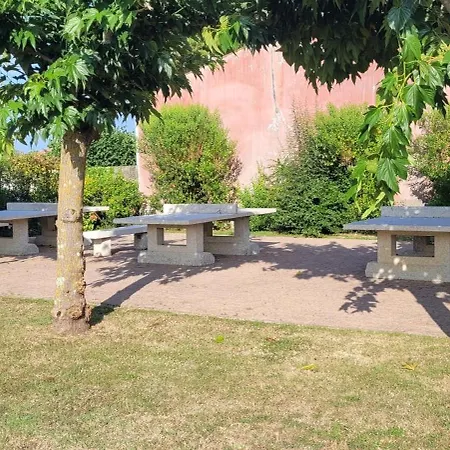 Dans Parc Residentiel Prive Avec Wifi, Piscine