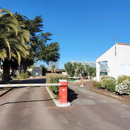 Dans Parc Residentiel Prive Avec Wifi, Piscine