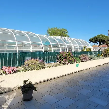 샬레 Dans Parc Residentiel Prive Avec Wifi, Piscine 생-피에르-돌레롱