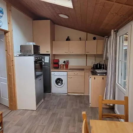 Dans Parc Residentiel Prive Avec Wifi, Piscine