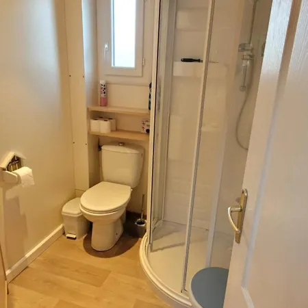 Dans Parc Residentiel Prive Avec Wifi, Piscine