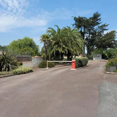 Dans Parc Residentiel Prive Avec Wifi, Piscine * 생-피에르-돌레롱