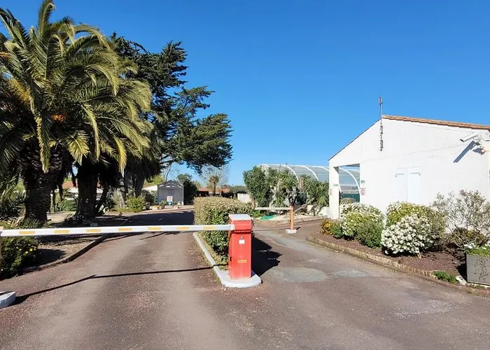 Dans Parc Résidentiel Privé Avec Wifi, Piscine