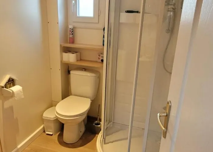 Dans Parc Résidentiel Privé Avec Wifi, Piscine